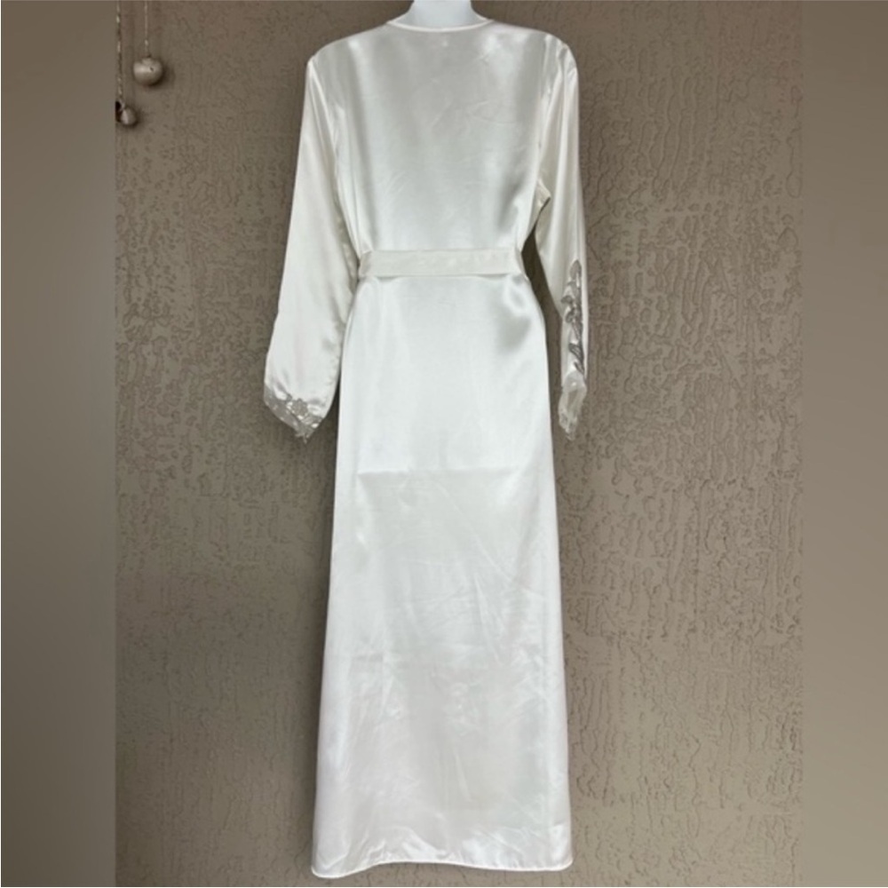 Flora by‎ Flora Nikrooz Sleeve Appliqué Detail Long Robe - Picture 6 of 10